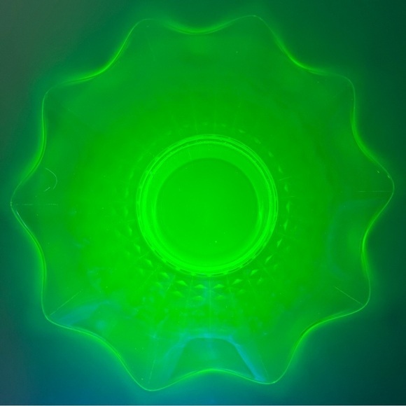 VTG Depression Uranium Vaseline Glass Fluted Ruffled Rim Centerpiece 13"x13"x4" - Picture 2 of 10